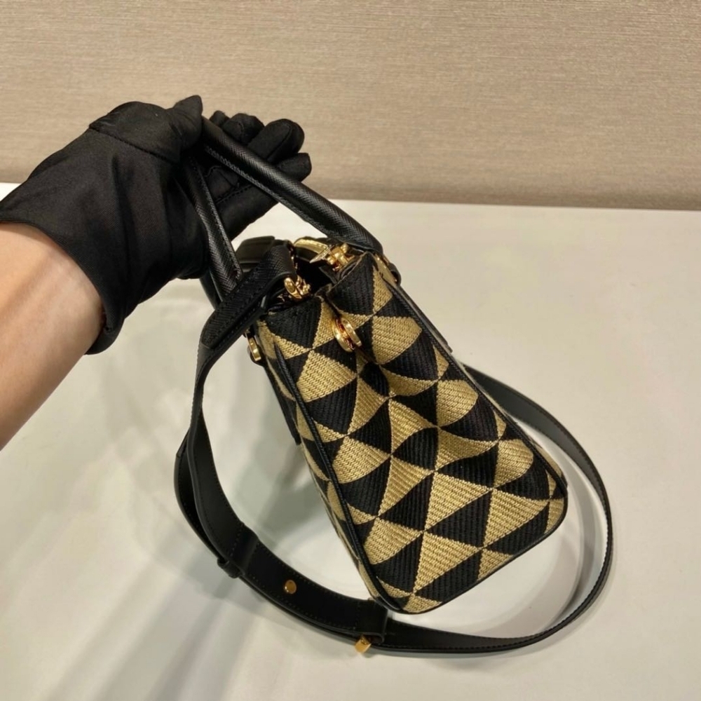 <AUTHENTIC>Prada bag - image 9
